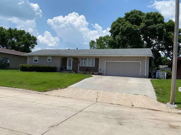 845 S 1st Ave, Broken Bow, NE 68822