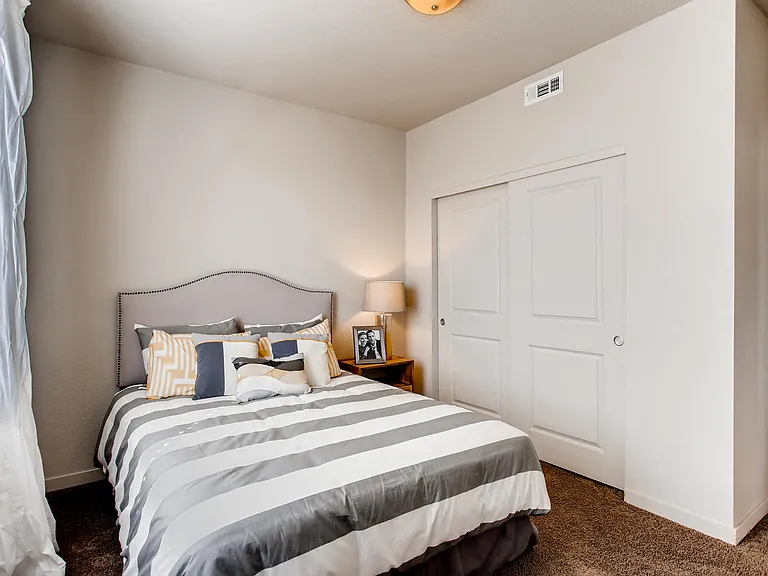 Legend Flats | Evans, CO Apartments