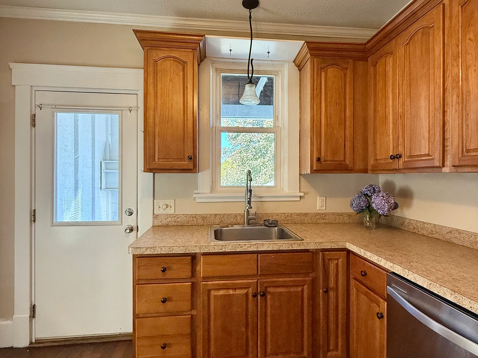 4 bed, 1622 sqft, $1,975 — Photo 4