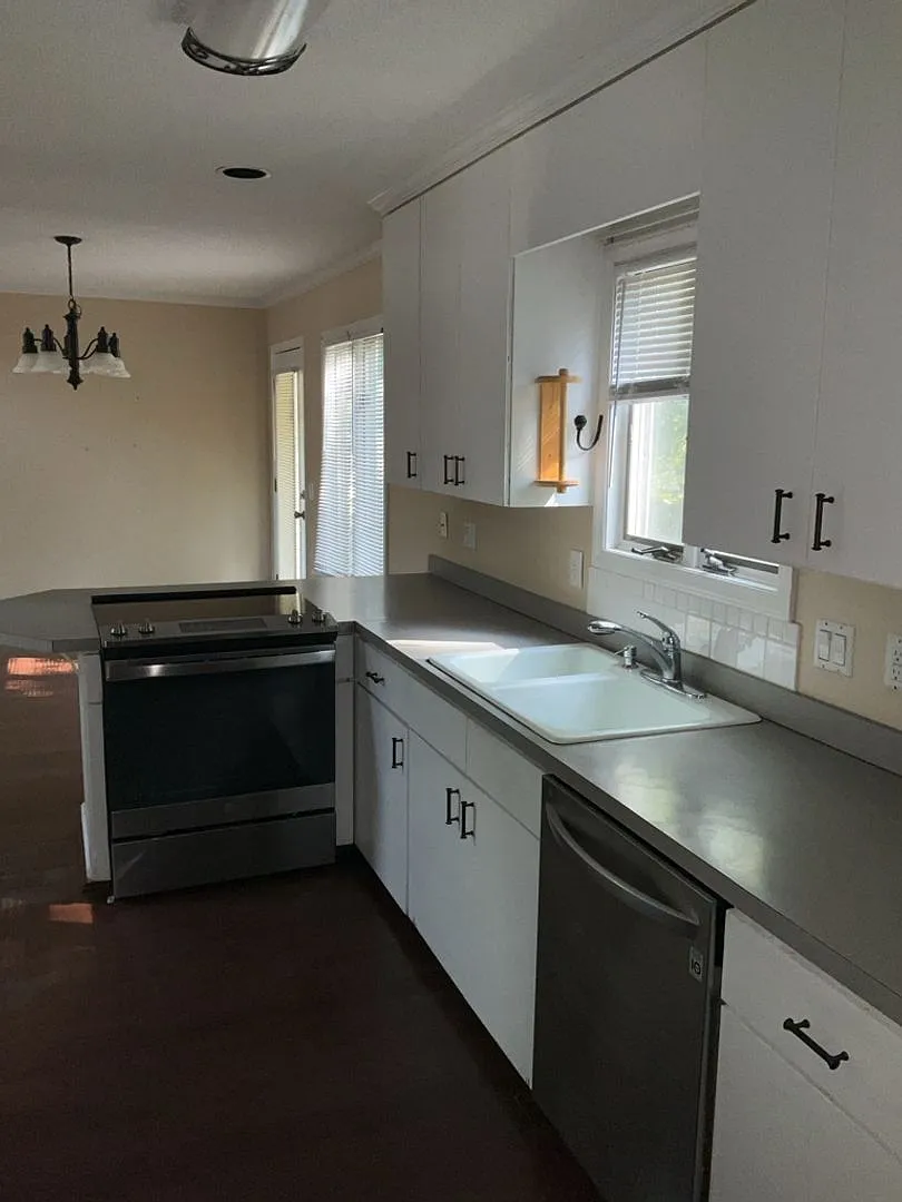 Village at Riverwalk 3bed/2.5 Bath — Photo 3