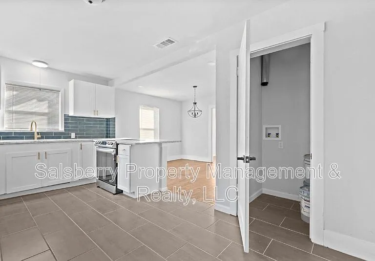 71 Crown Rd — Photo 12