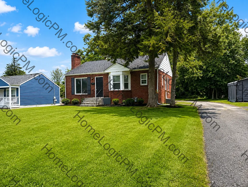 2 bed, 2.0 bath, 900 sqft, $1,025 — Photo 1