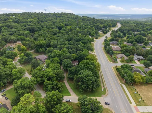 2825 E Inwood Ln, Fayetteville, AR 72701