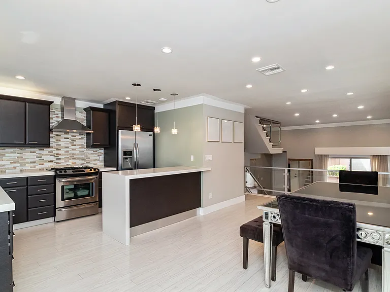 1711 Grismer Ave #76 — Photo 9