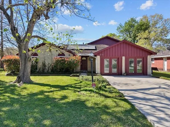 2015 Sierra St, Kemah, TX 77565