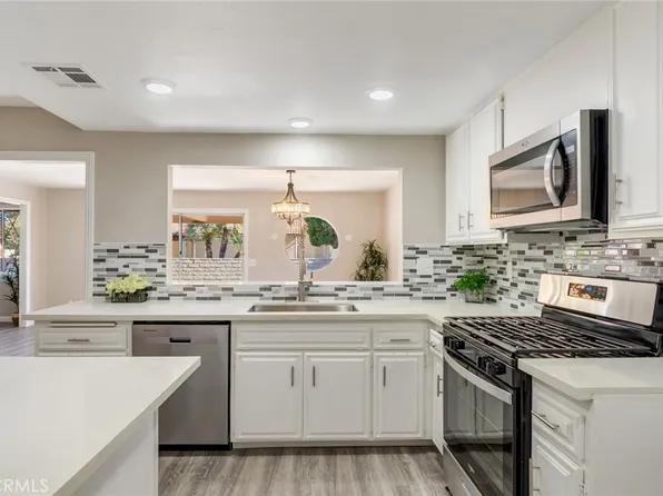 1825 Flame Tree Way, Hemet, CA 92545