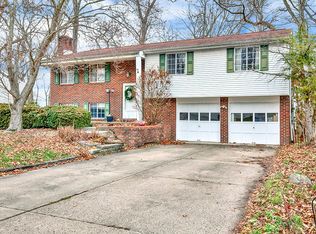 105 Valleyview Dr, Cranberry Township, PA