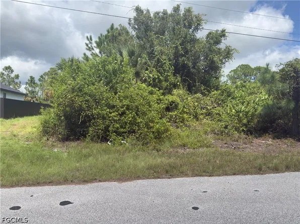 1027 Gladys St, Lehigh Acres, FL 33974