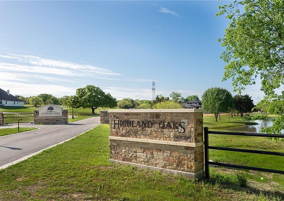 2nd image of 4025 Highland Oaks Ln