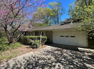1081 Carver Rd, Cleveland Heights, OH 44112