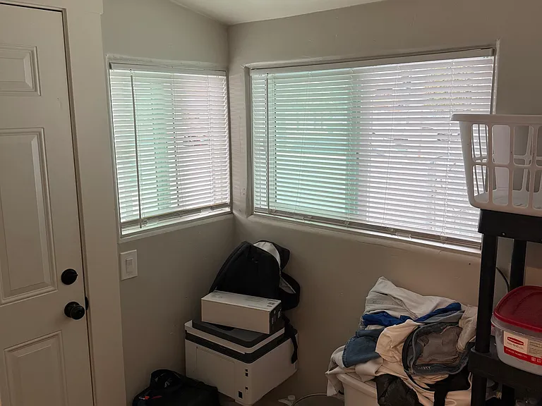 4039 Van Dyke Ave — Photo 12