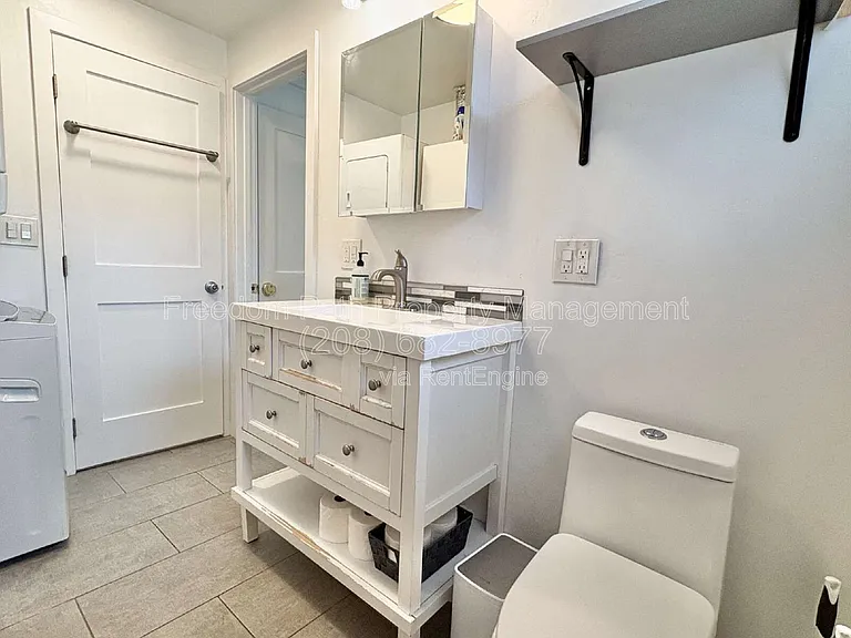 421 S 11th St — Photo 6