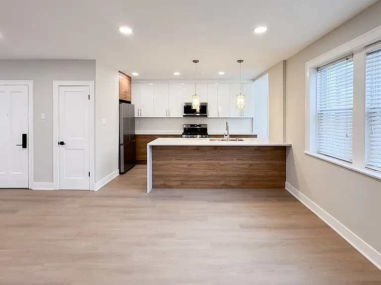 5120 N Laramie Ave #1 — Photo 3