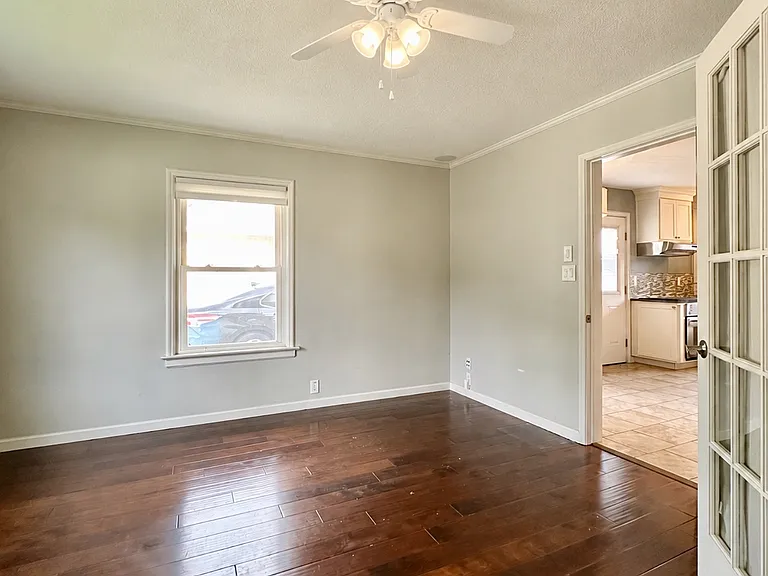 932 Robinson St — Photo 11