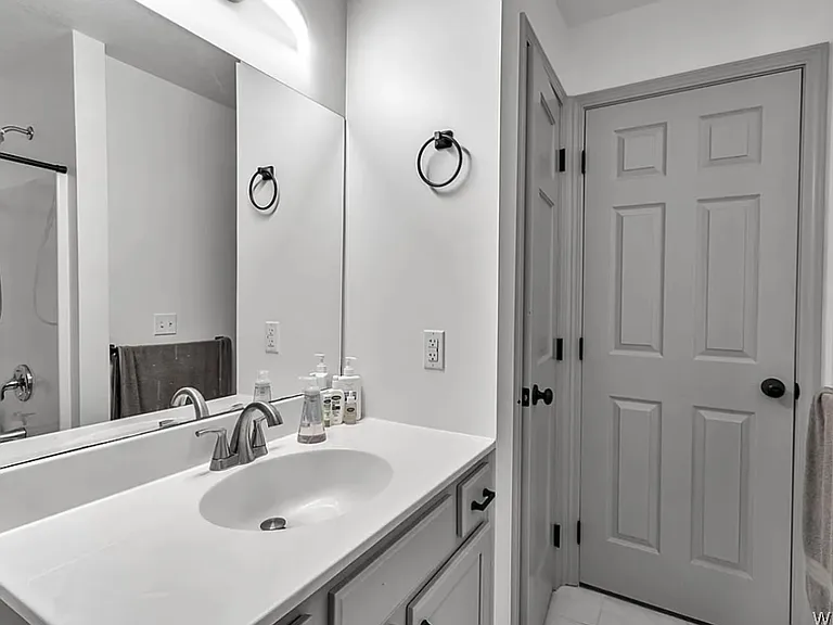 4996 Thurston Ave — Photo 10