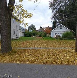 2nd image of 1852 W 50th St