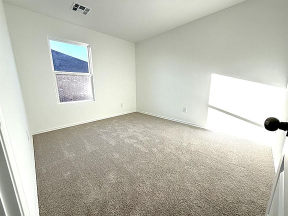 4th image of 517 Hillsboro Rd