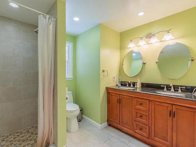 12 Carriage Dr — Photo 28