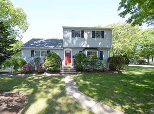 301 Beechwood Dr, Paramus, NJ 07652