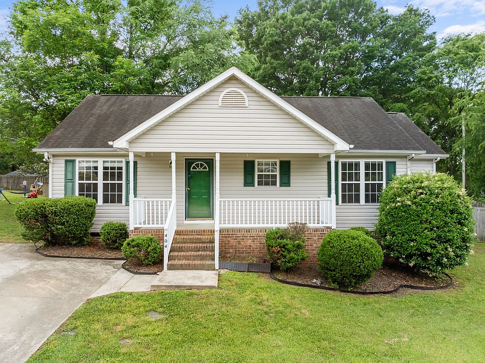 1st image of 404 Foxbridge Ct