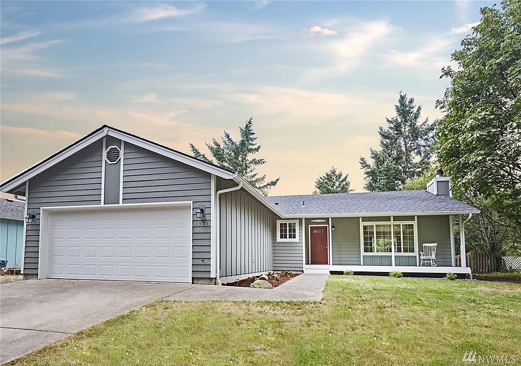 1922 Lake Dr SW photo 1