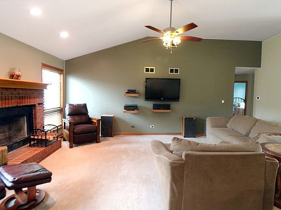 5th image of 161 Clover Chase Cir