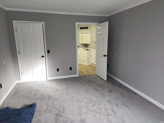 4th image of 476 E Washington Ave