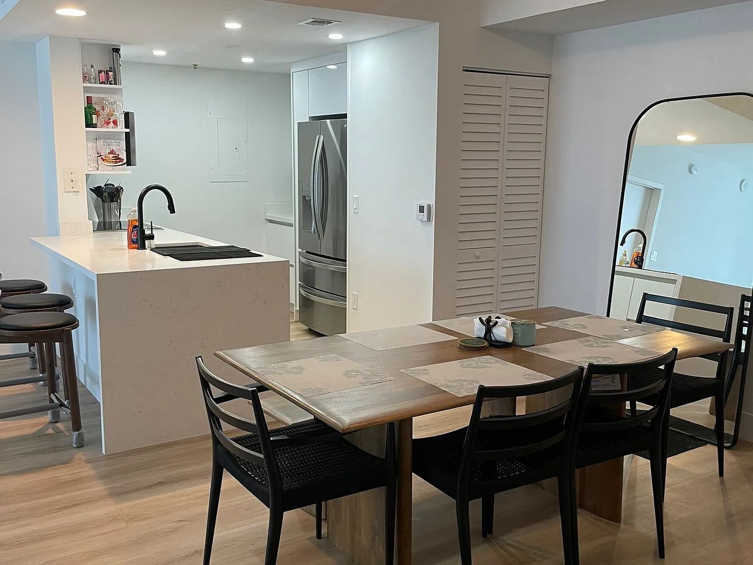 2 bed, 1057 sqft, $3,500 — Photo 2