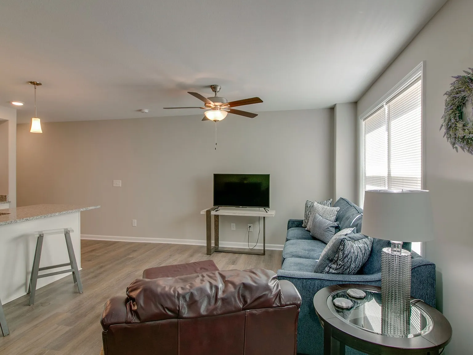 3 bed, 2.5 bath, 1440 sqft, $1,560 — Photo 3