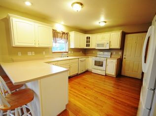 817 E Terrace Dr, Center Point, IA 52213