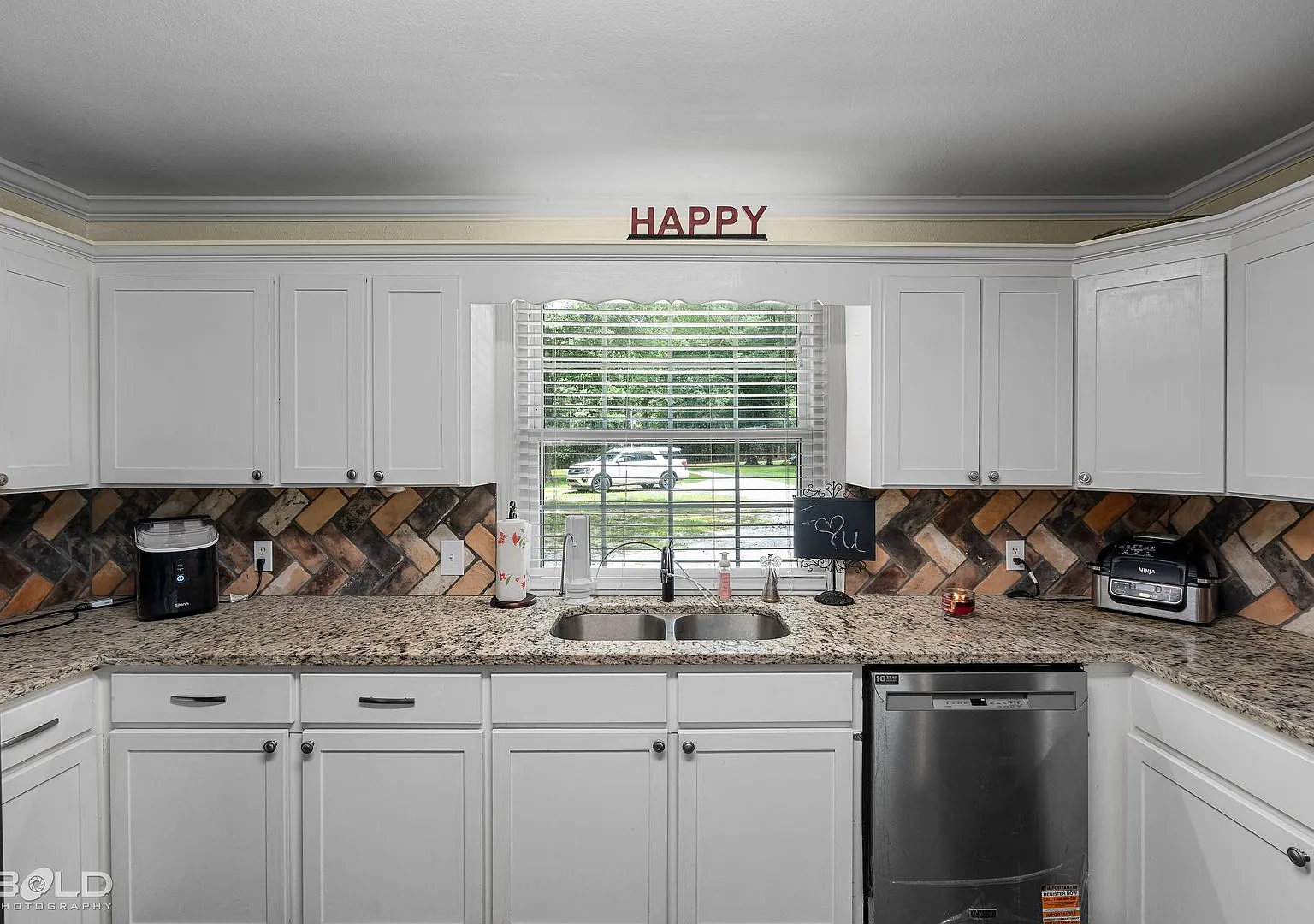 Spacious Benton Home with Shop, Storage & RV Plug-In Schedule Your Tour! — Photo 3