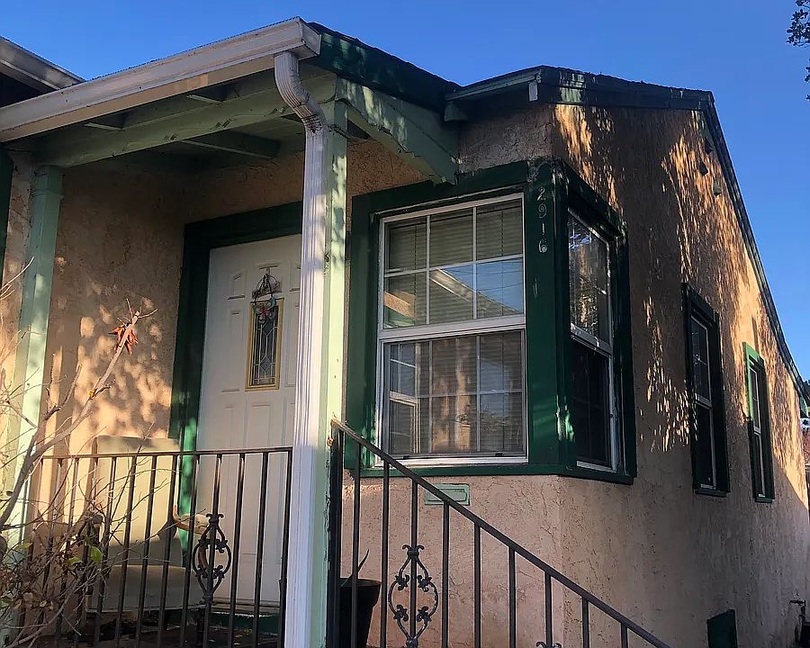 1st image of 2918 21st Ave #2918