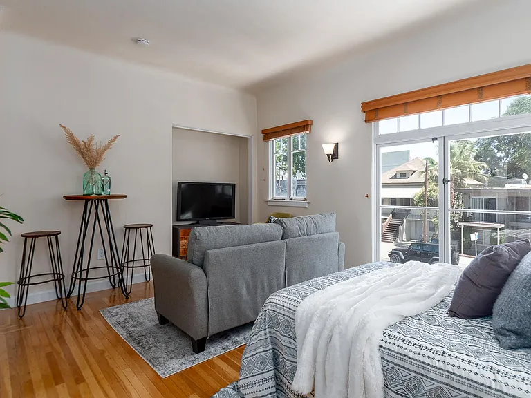 2124 P St #5 — Photo 7