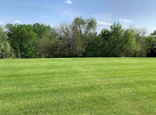 121 Glenview Dr, Sherrard, IL 61281