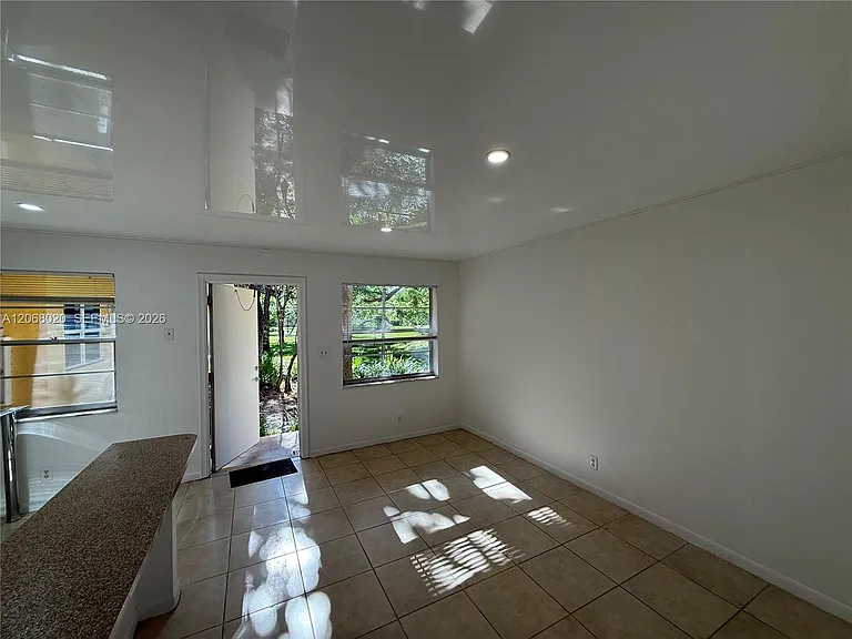 5168 NE 6th Ave #407 — Photo 23