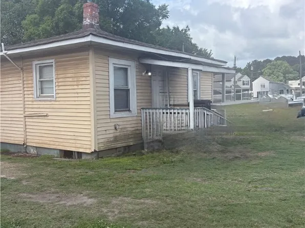 308 Pleasant St, Suffolk, VA 23434