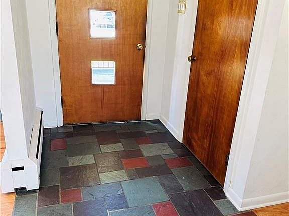 3rd image of 621 Kenbrook Dr