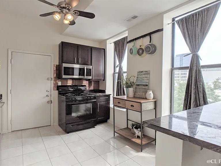 950 W Concord Pl — Photo 7