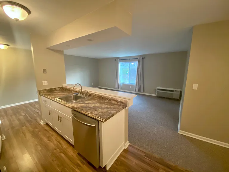 47 Bolton Ct — Photo 2