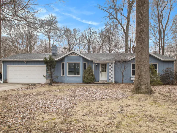 2564 S Southwood Dr, Warsaw, IN 46580