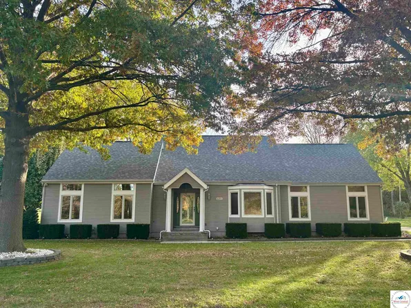 1685 Hedge Apple Dr, Sedalia, MO 65301