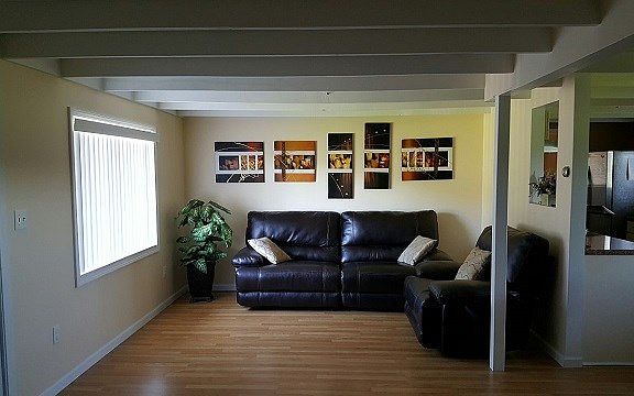 5th image of 105 E South St