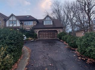 1726 E Geneva Rd, Wheaton, IL 60187