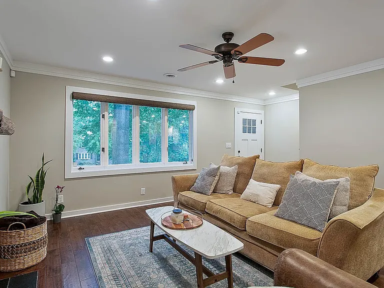 Living area 18 x 15