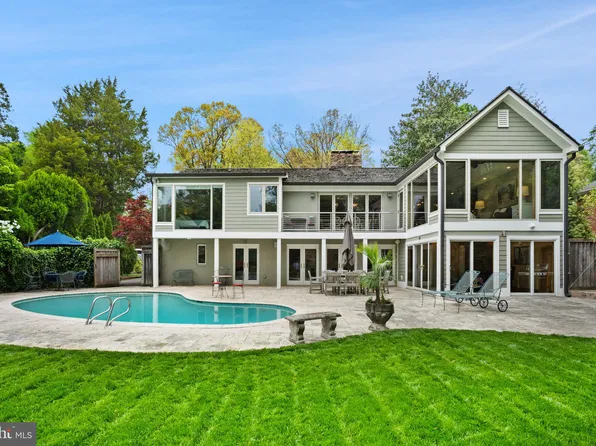 6445 Walters Woods Dr, Falls Church, VA 22044