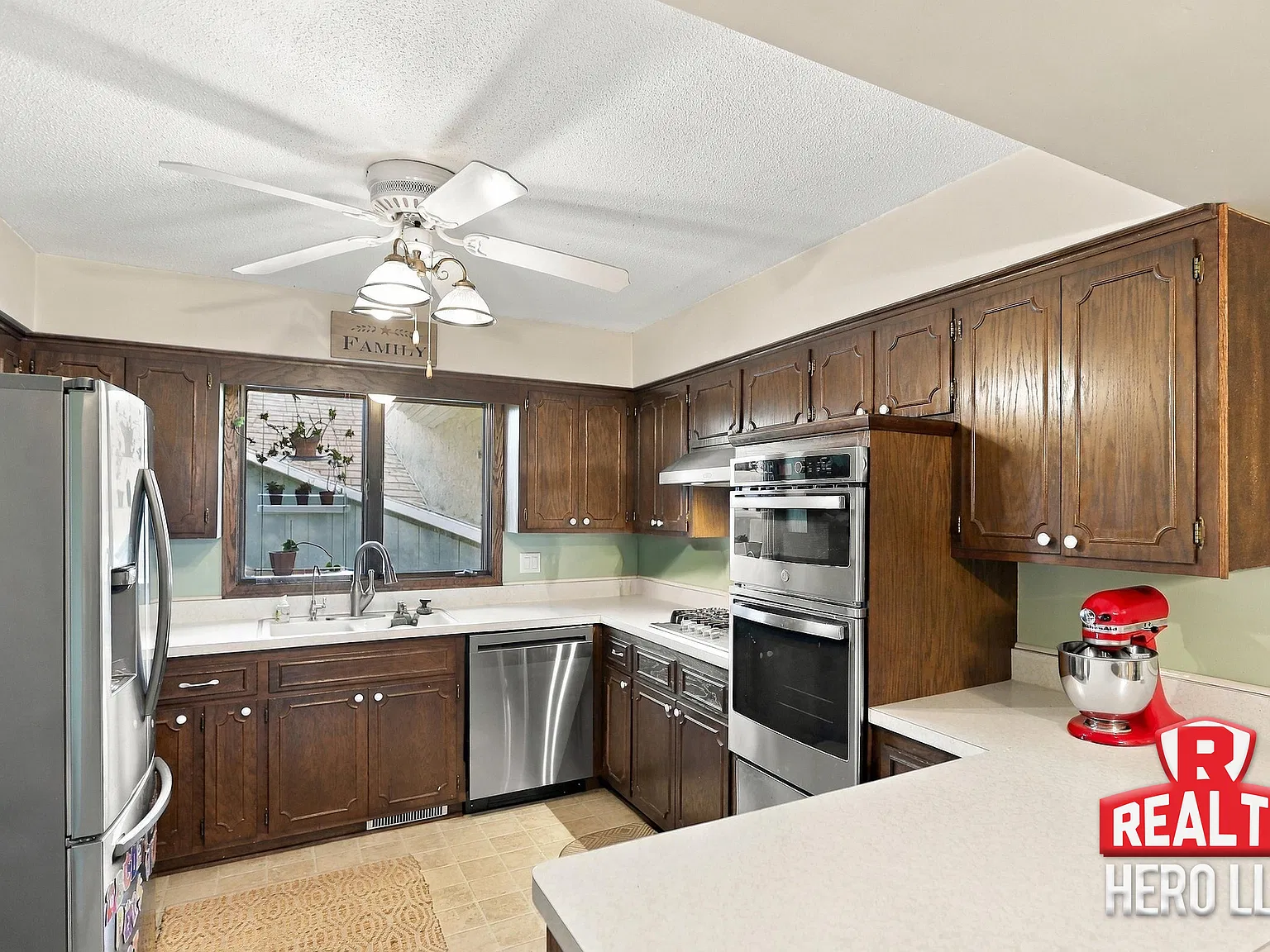 3 bed, 2200 sqft, $2,699 — Photo 2