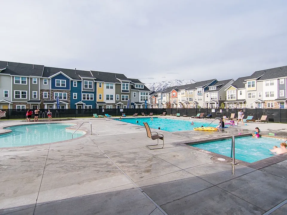 Edgewater in Vineyard