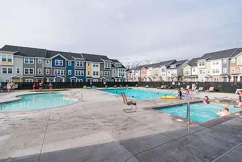 Edgewater in Vineyard Photo 1