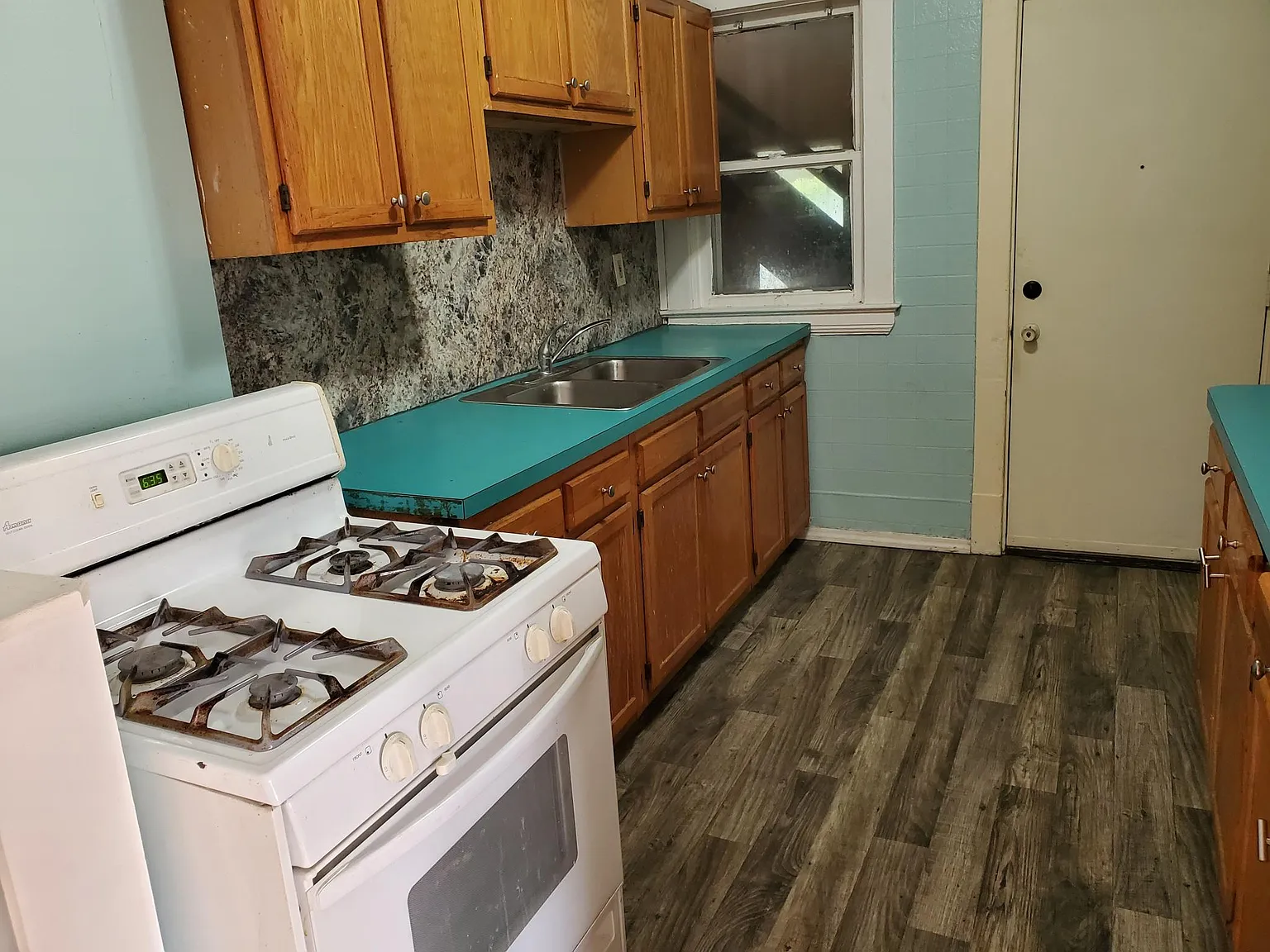 7414 Linwood Ave — Photo 3