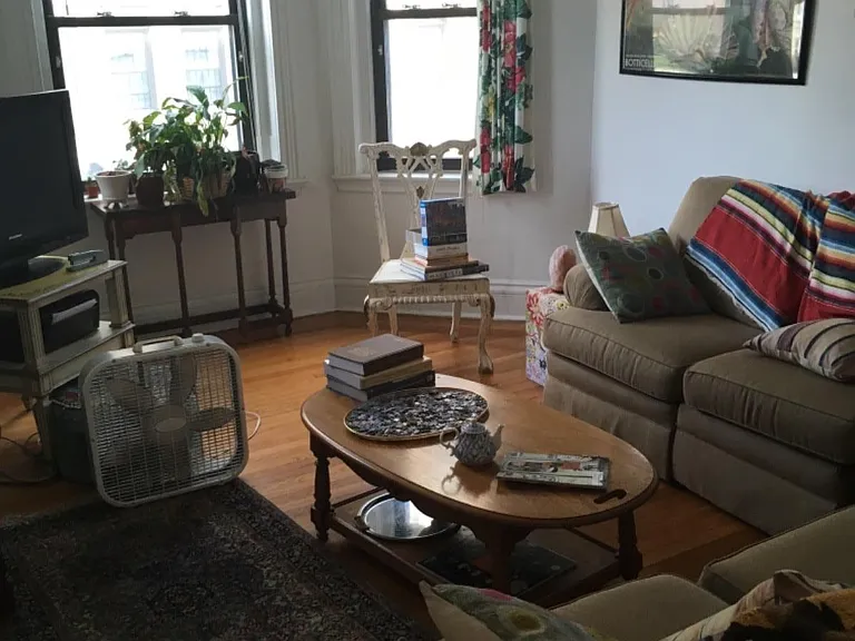 27 Saint Lukes Rd #2 — Photo 4